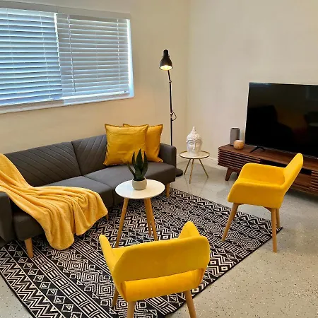 Cozy & Beautiful 1Bd Apartment W/Full Kitchen!